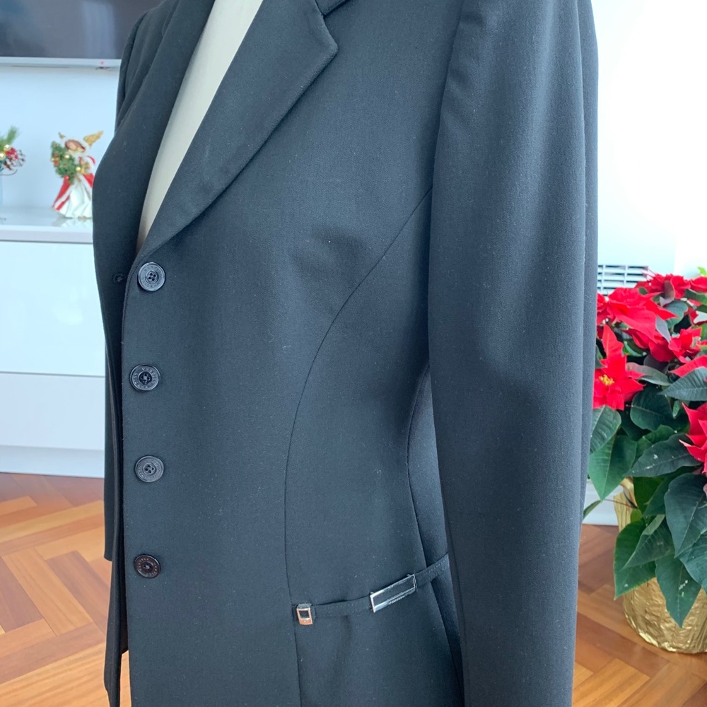Blazer - Picture 3 of 5